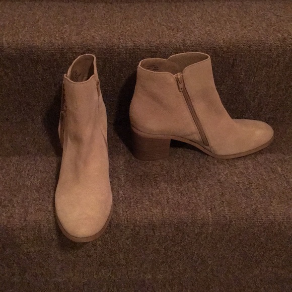 🤠NWT Reaction Kenneth Cole Genuine Leather Booties - Picture 2 of 8